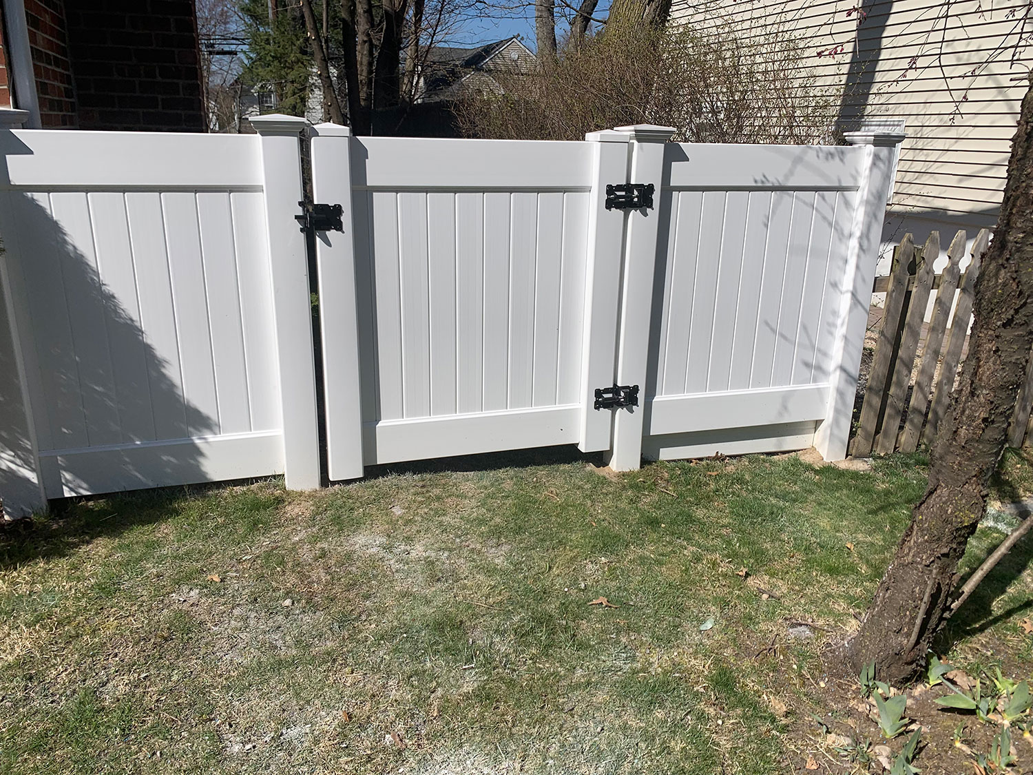 Beautiful white vinyl fence